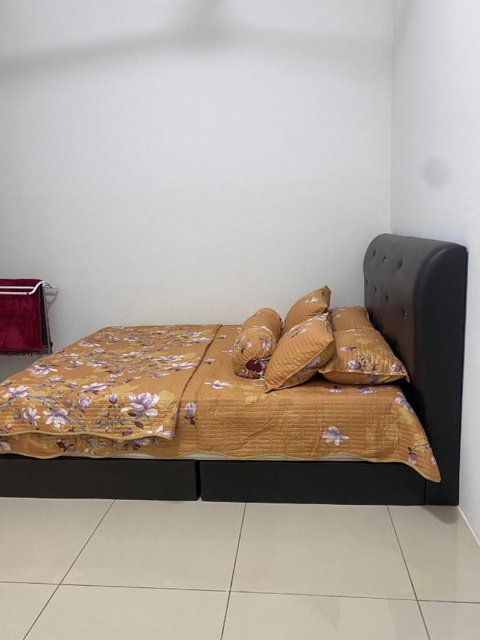 Klia Redza Homestay Kota Warisan Malay Only Sepang Exterior foto